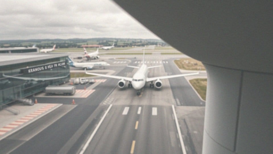 Jakie są czasy lotów z przesiadką z Krakowa do Londynu?