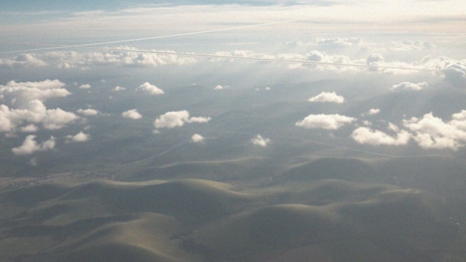 Ile trwa lot z Krakowa do Londynu? Przewodnik po czasach lotu