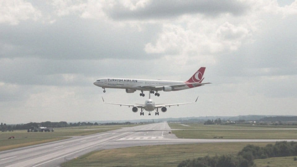 Ile trwa lot z Warszawy do Stambułu? Czas i informacje praktyczne