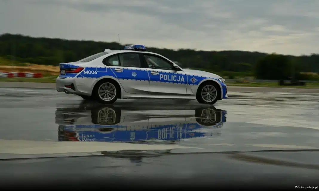 Policjanci w Nowym Tomyślu prowadzą edukacyjne spotkania z młodzieżą