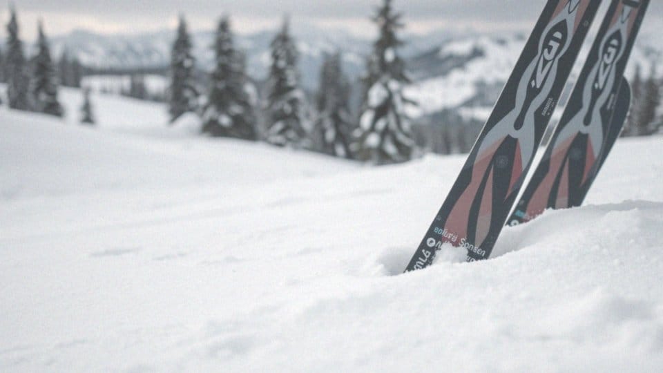 Narty dla średniozaawansowanych – jakie wybrać i na co zwrócić uwagę?