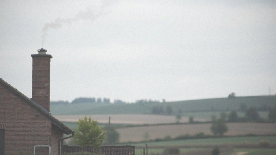 Skarga na dym z komina – jak zgłosić i jakie są konsekwencje?